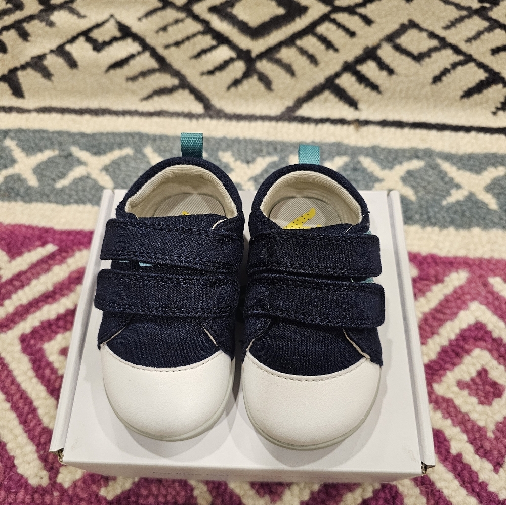 APMA approved baby's first walking shoes made from premium PETA approved cotton.